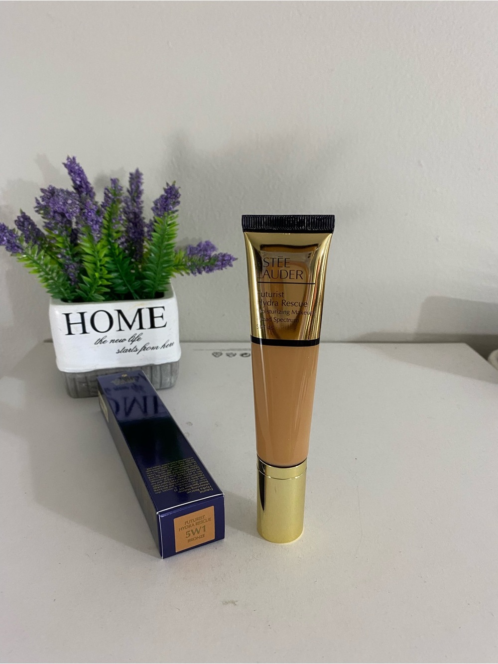 5W1 Bronze~ Estee Lauder Futurist Hydra Rescue Moisturizing Makeup, 35ML